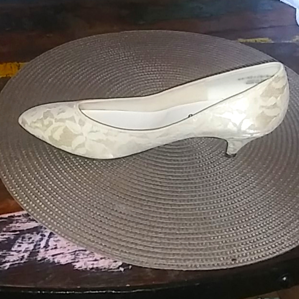 Vintage Bridal Lace and Satin Low Heel Pump
